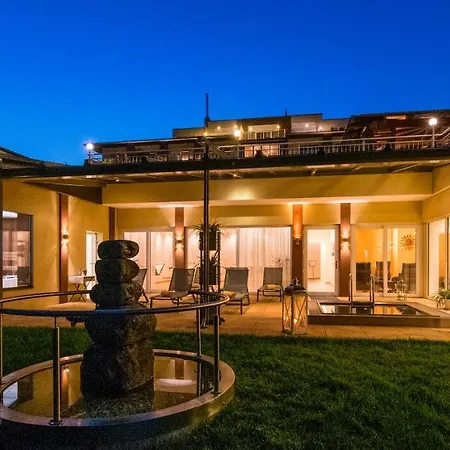 Balance - & Golf Am Woerthersee מלון